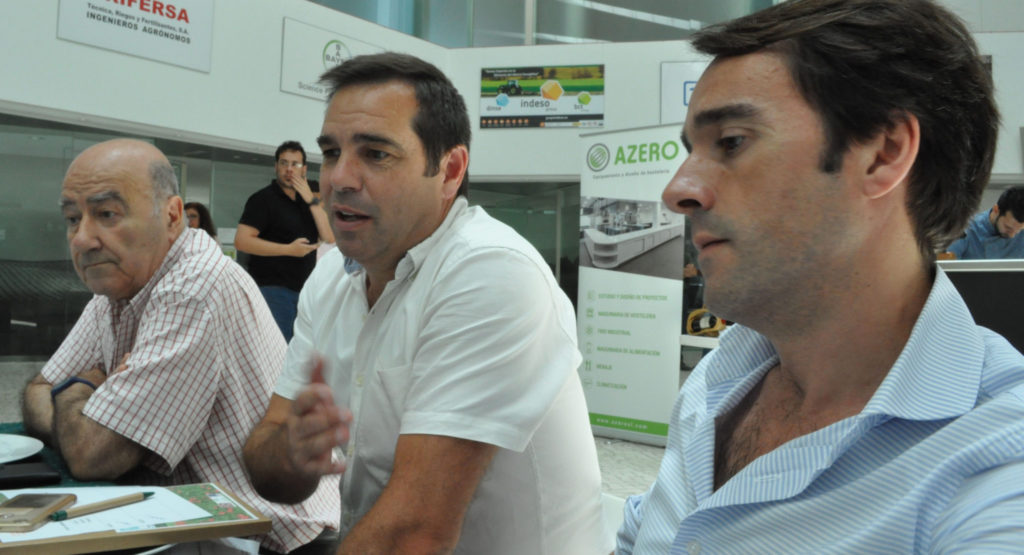 Imagen Relevo en la secretaría general de Asaja-Cádiz, Cristóbal Cantos entrega el testigo a Luis Ramírez